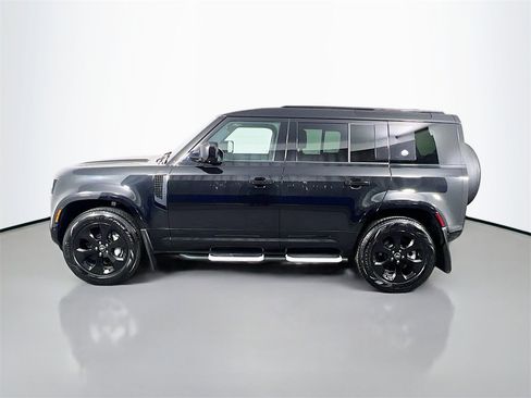 Used 2023 Land Rover Defender 110 X-Dynamic SE image 8