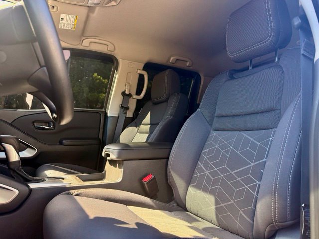 Used 2025 Nissan Frontier SV AWD/4WD image 21