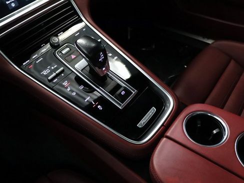 Used 2018 Porsche Panamera 4S image 30