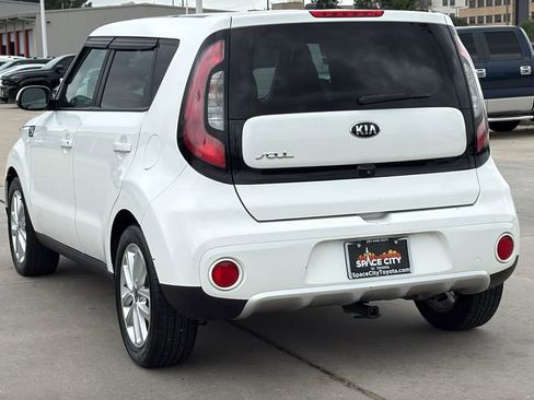 Used 2018 Kia Soul + FWD image 3