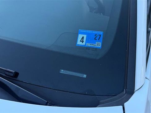 Used 2025 Toyota Camry SE w/ Convenience Package FWD image 4