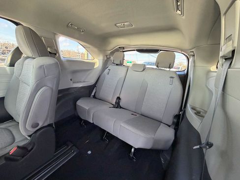 Used 2024 Toyota Sienna LE image 29