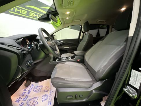 Used 2018 Ford Escape SE w/ Ford Safe & Smart Package FWD image 17