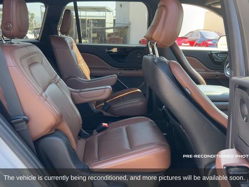 Used 2020 Lincoln Aviator Reserve w/ Class IV Trailer Tow Package RWD image 15