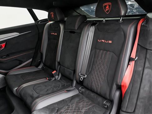 Used 2023 Lamborghini Urus Performante AWD/4WD image 20