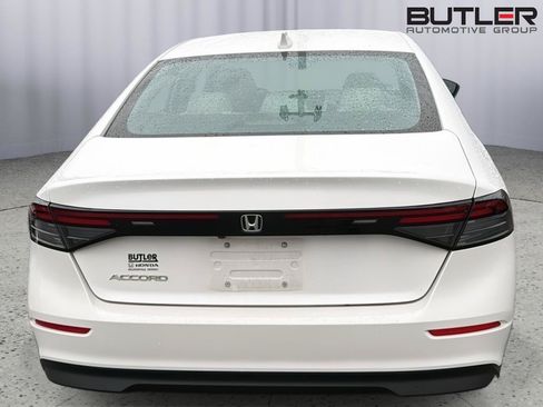 Used 2023 Honda Accord EX image 9