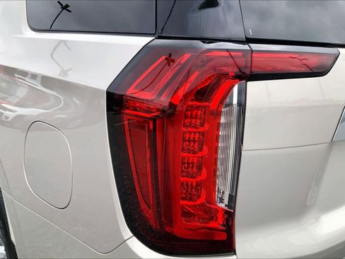 Used 2024 GMC Yukon Denali w/ Advanced Technology Package image 27