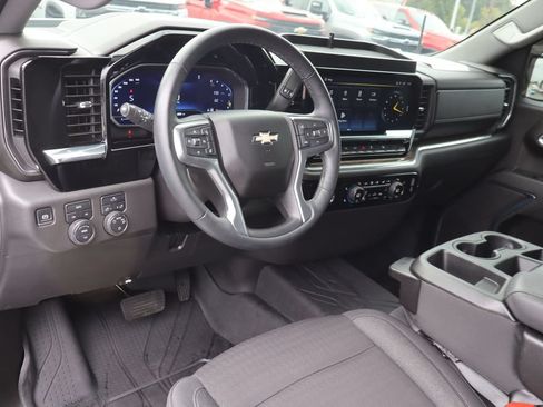 Used 2024 Chevrolet Silverado 1500 LT AWD/4WD image 5