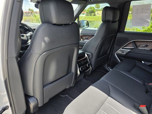 Certified 2023 Land Rover Range Rover SE AWD/4WD image 15