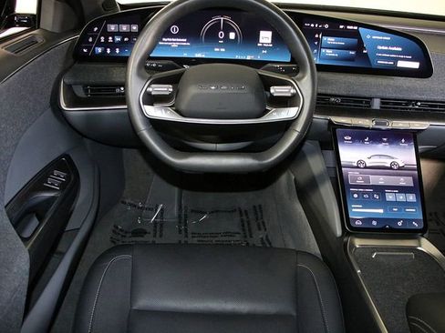 Used 2024 Lucid Air Touring image 3
