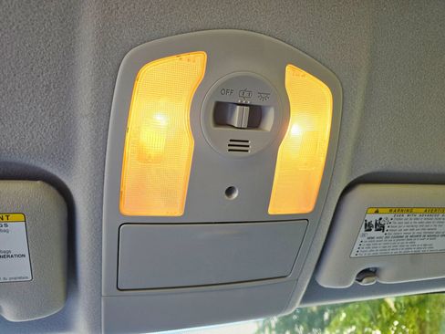 Used 2014 Toyota Prius Plug-In Hybrid image 22