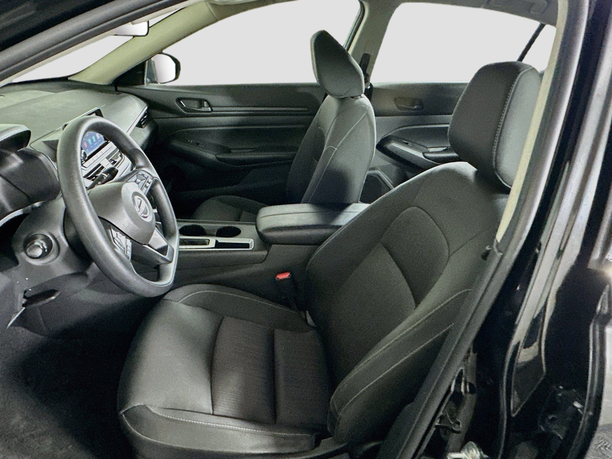 Used 2024 Nissan Altima 2.5 S FWD image 13