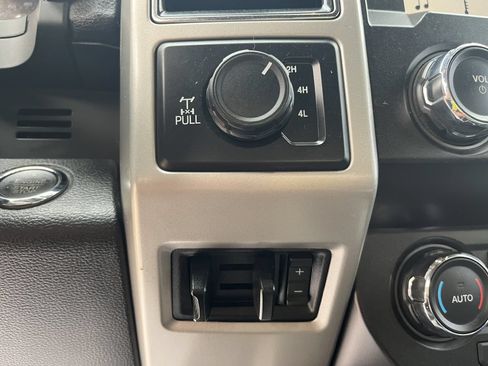 Used 2019 Ford F250 Lariat w/ Lariat Ultimate Package AWD/4WD image 32