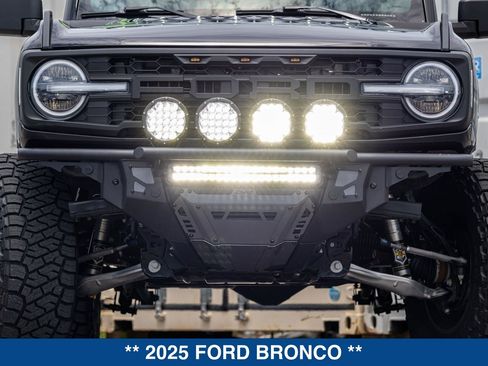 Used 2025 Ford Bronco Badlands AWD/4WD image 34