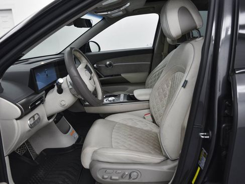 Used 2023 Genesis GV60 Performance image 11