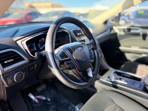 Used 2019 Ford Fusion SE image 12