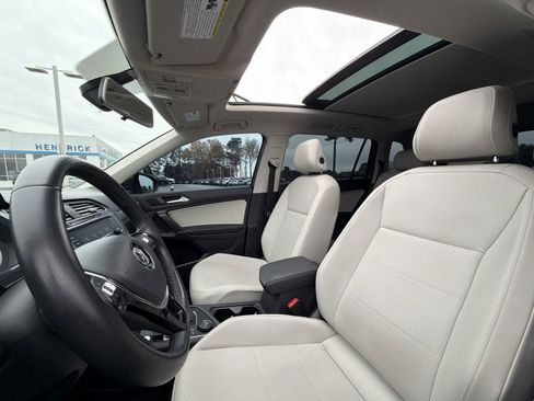 Used 2020 Volkswagen Tiguan S image 28
