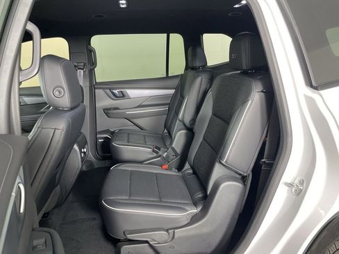 Used 2025 Buick Enclave Sport Touring image 24