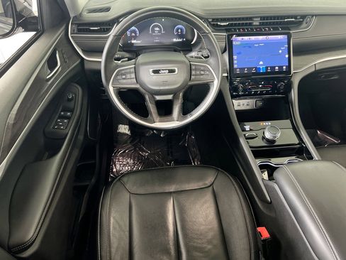 Used 2022 Jeep Grand Cherokee Limited image 23