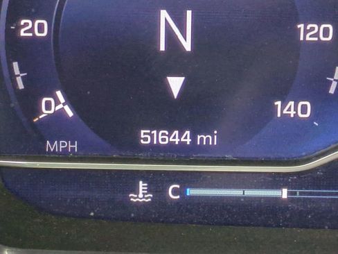 Used 2024 Chevrolet Tahoe Z71 w/ Luxury Package image 38