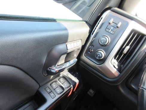 Used 2018 GMC Sierra 1500 SLT AWD/4WD image 30