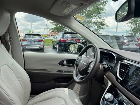 Used 2020 Chrysler Pacifica Touring-L Plus w/ Tire & Wheel Group FWD image 40