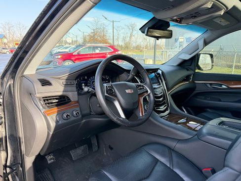 Used 2019 Cadillac Escalade Luxury image 13