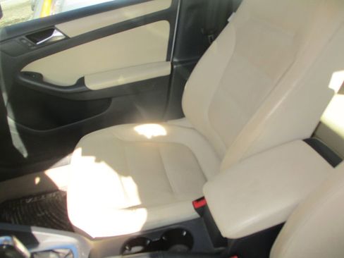 Used 2011 Volkswagen Jetta SE image 11