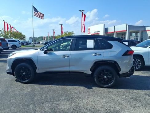 Used 2023 Toyota RAV4 XSE AWD/4WD image 3