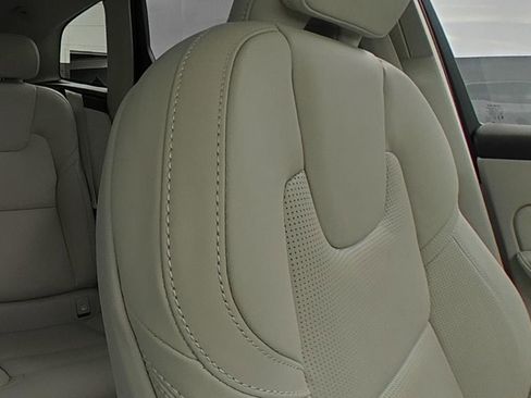 New 2026 Volvo XC60 B5 Ultra w/ Protection Package Premier image 32