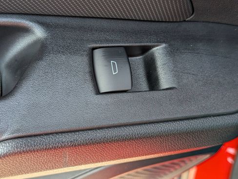 Used 2025 Chevrolet Equinox EV RS FWD image 30