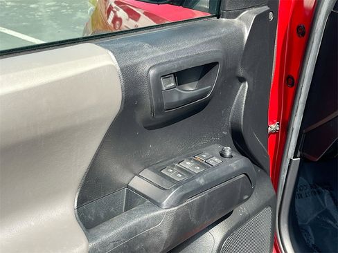 Used 2022 Toyota Tacoma SR image 17