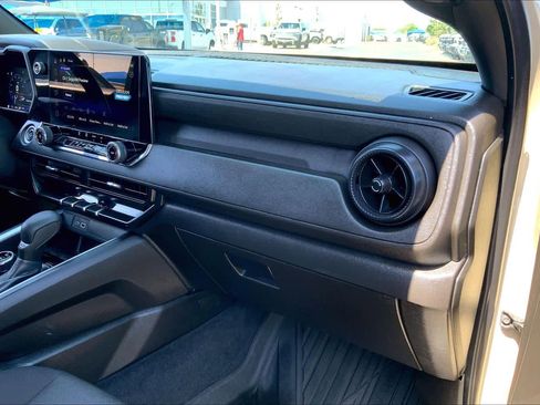 Used 2024 Chevrolet Colorado Trail Boss w/ Technology Package AWD/4WD image 19