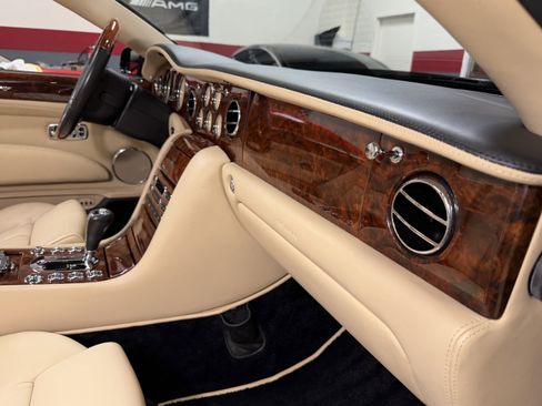 Used 2007 Bentley Azure image 30