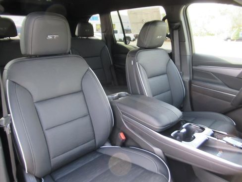 New 2026 Buick Enclave Sport Touring w/ LPO, Floor Liner Package FWD image 8