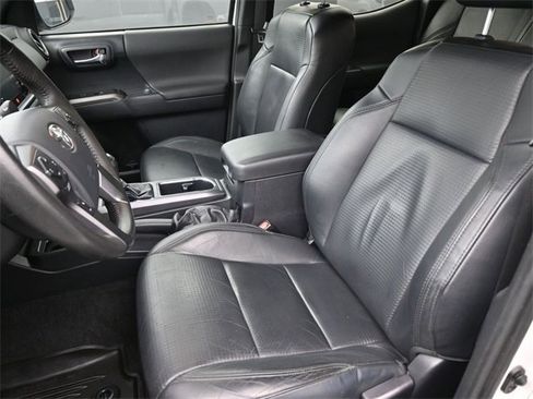 Used 2019 Toyota Tacoma TRD Off-Road image 19