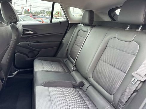 Used 2025 Chevrolet Trax LT w/ LT Convenience Package image 16