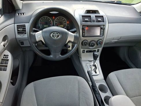 Used 2013 Toyota Corolla LE FWD image 12