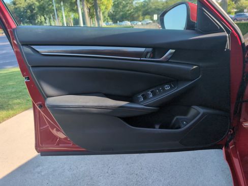 Used 2018 Honda Accord Sport image 14