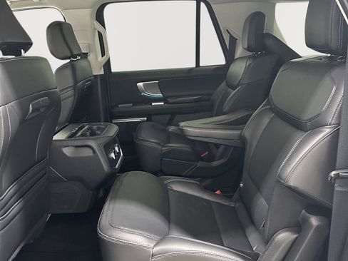 Used 2025 Ford Expedition Max Platinum AWD/4WD image 22