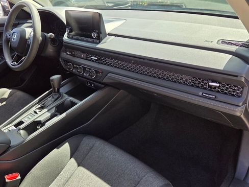 Certified 2023 Honda Accord EX image 18