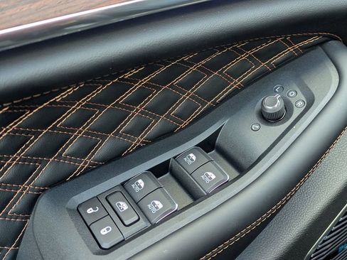 New 2025 Jeep Grand Cherokee Summit image 11