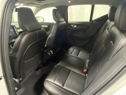 Used 2025 Volvo XC40 B5 Plus image 13