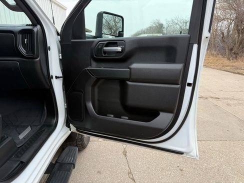 Used 2022 Chevrolet Silverado 2500 Custom w/ Custom Value Package image 8