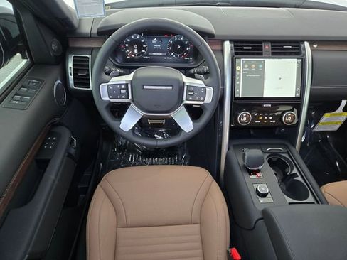 New 2025 Land Rover Discovery Dynamic SE AWD/4WD image 12