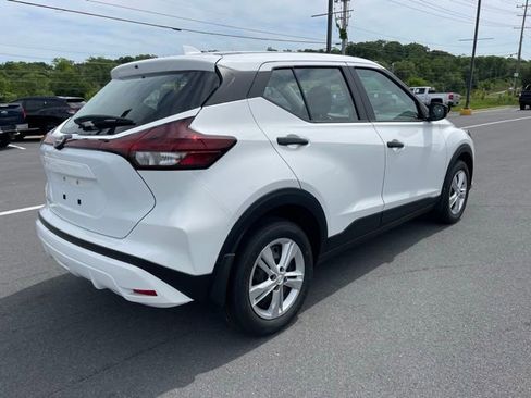 New 2025 Nissan Kicks Play S image 4