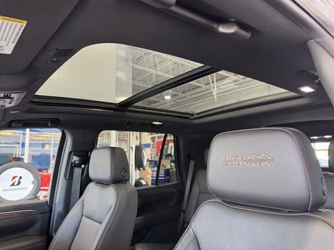 Used 2024 Chevrolet Tahoe High Country image 8