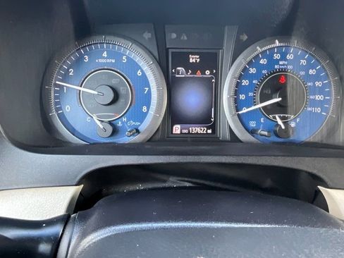 Used 2015 Toyota Sienna XLE image 22