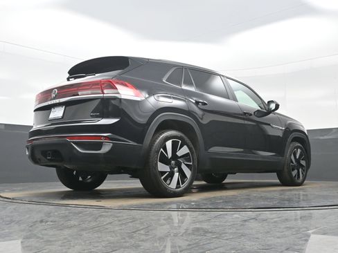 Used 2024 Volkswagen Atlas Cross Sport SE image 30