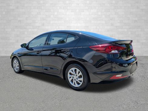 Used 2020 Hyundai Elantra SE FWD image 4